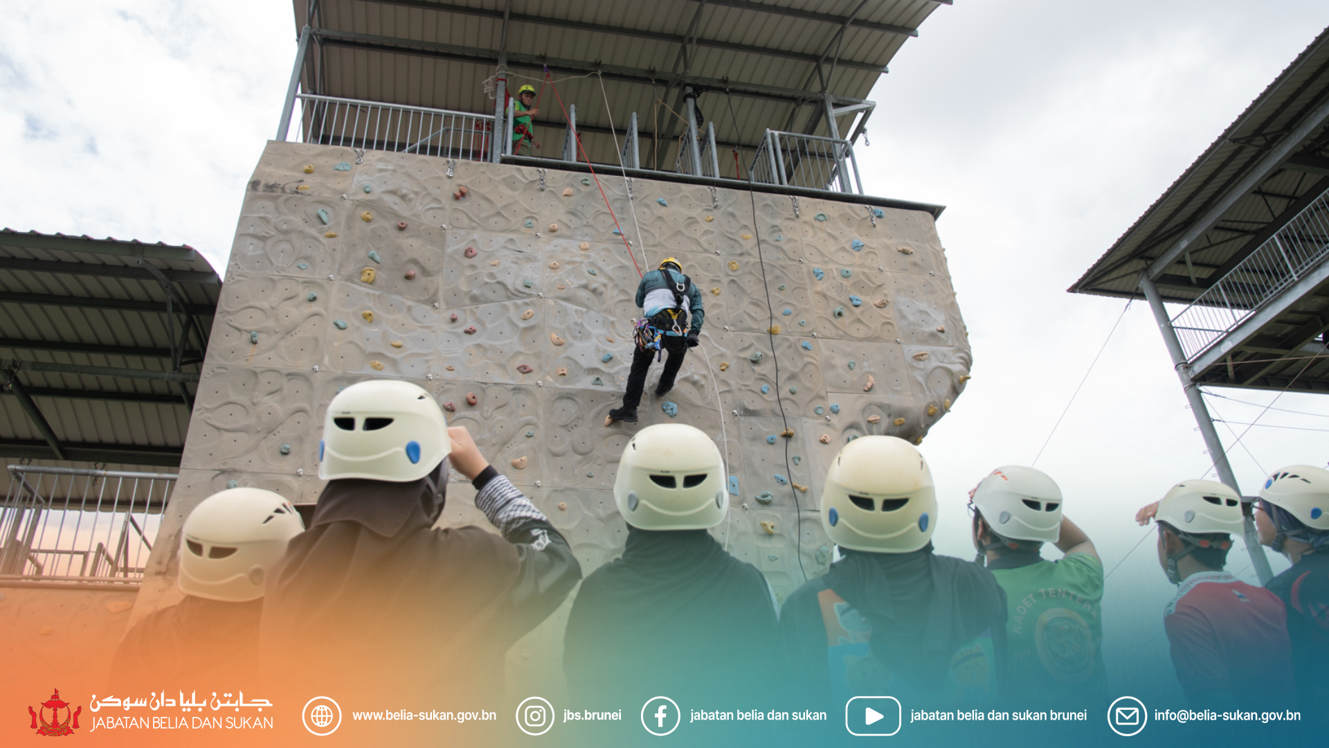 2_JBS_abseiling.png